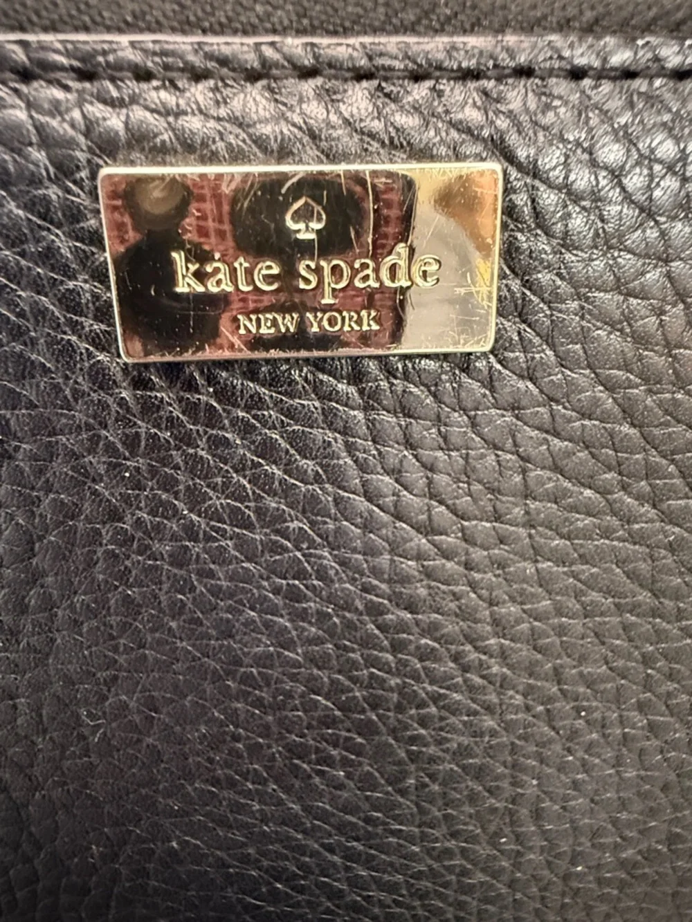 kate spade black pebbled leather zip-around wallet with gold plaque - Picture 2 of 7